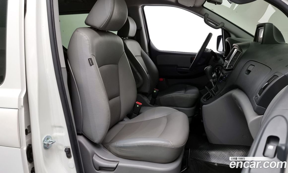 Hyundai Starex Wagon 11-Seater
