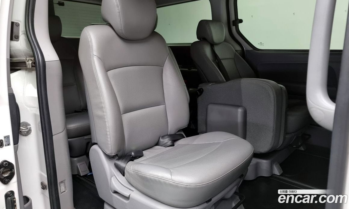 Hyundai Starex Wagon 11-Seater
