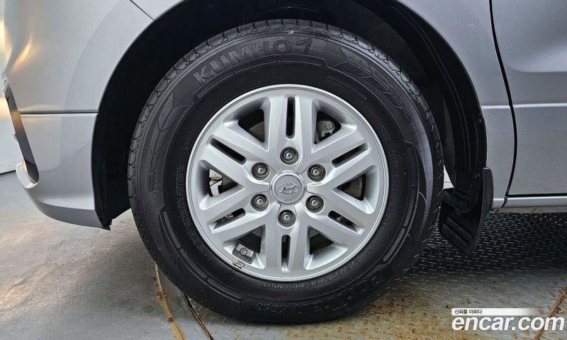 Hyundai Starex Van 3-Seater
