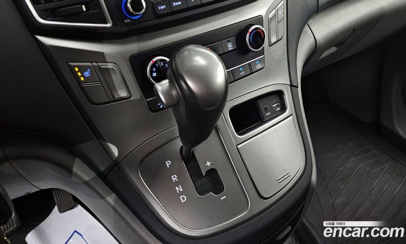 Hyundai Starex Van 3-Seater
