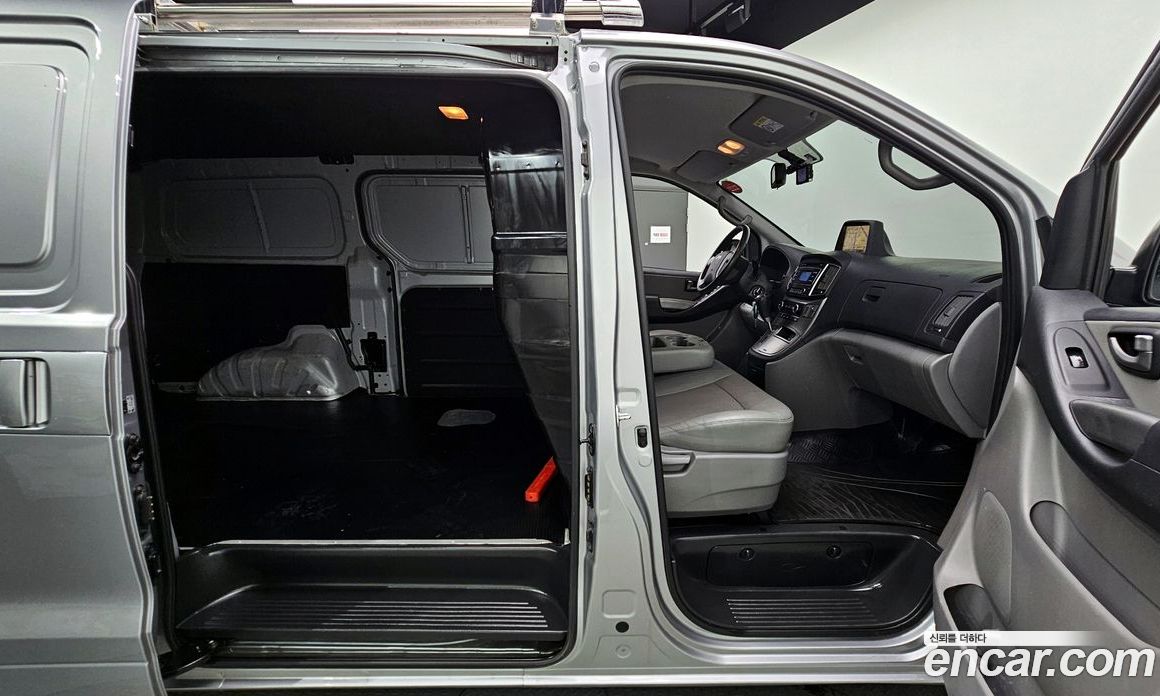 Hyundai Starex Van 3-Seater