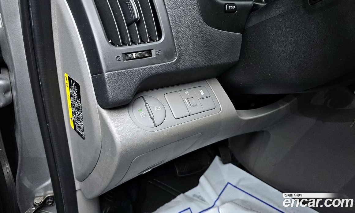 Hyundai Starex Van 3-Seater