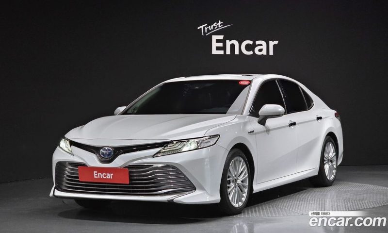 Toyota Camry 2.5 XLE Hybrid