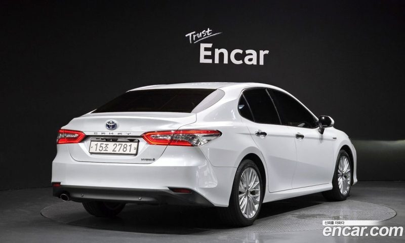Toyota Camry 2.5 XLE Hybrid