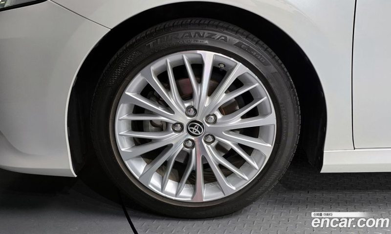 Toyota Camry 2.5 XLE Hybrid