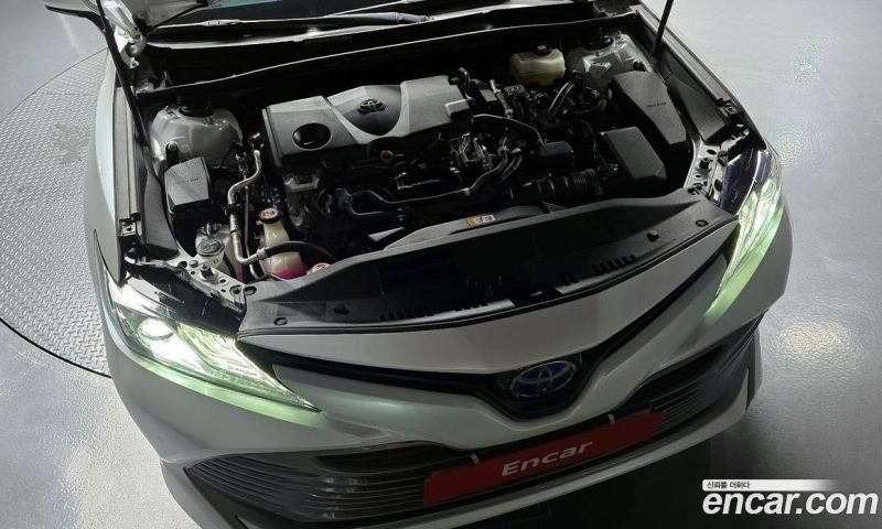 Toyota Camry 2.5 XLE Hybrid
