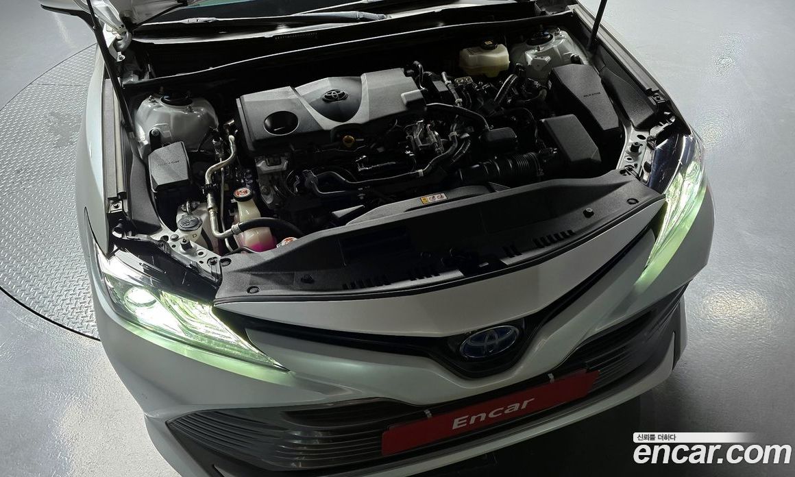 Toyota Camry 2.5 XLE Hybrid