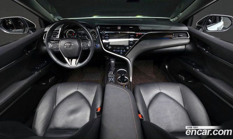 Toyota Camry 2.5 XLE Hybrid