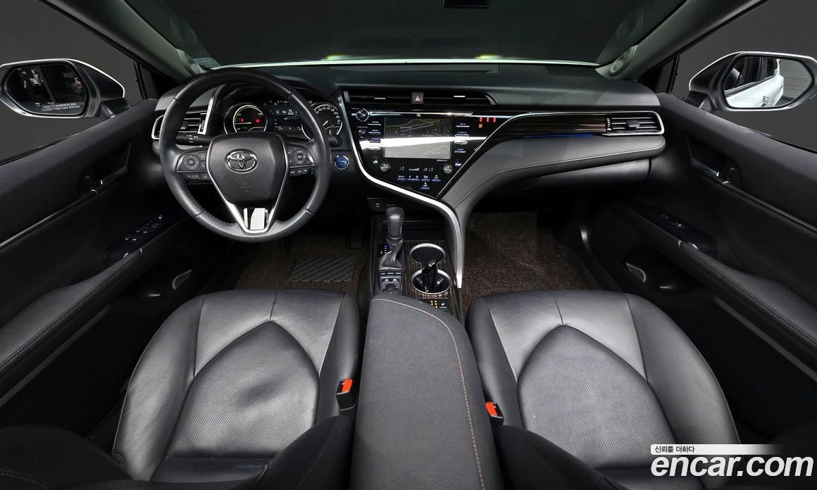 Toyota Camry 2.5 XLE Hybrid
