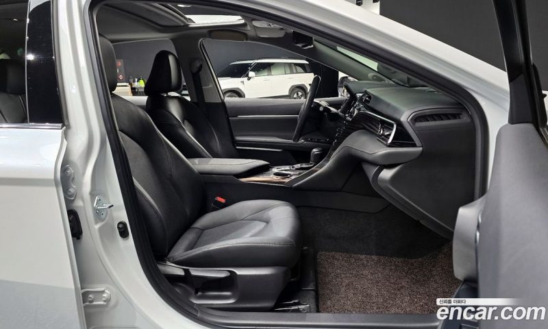 Toyota Camry 2.5 XLE Hybrid