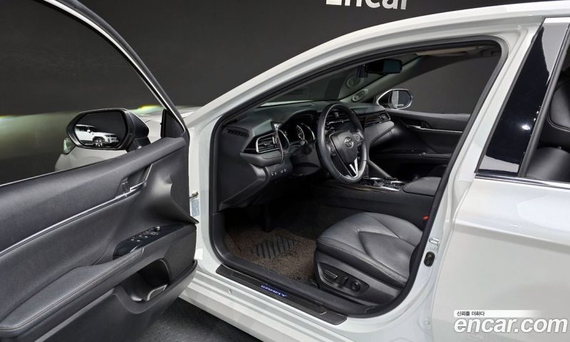 Toyota Camry 2.5 XLE Hybrid