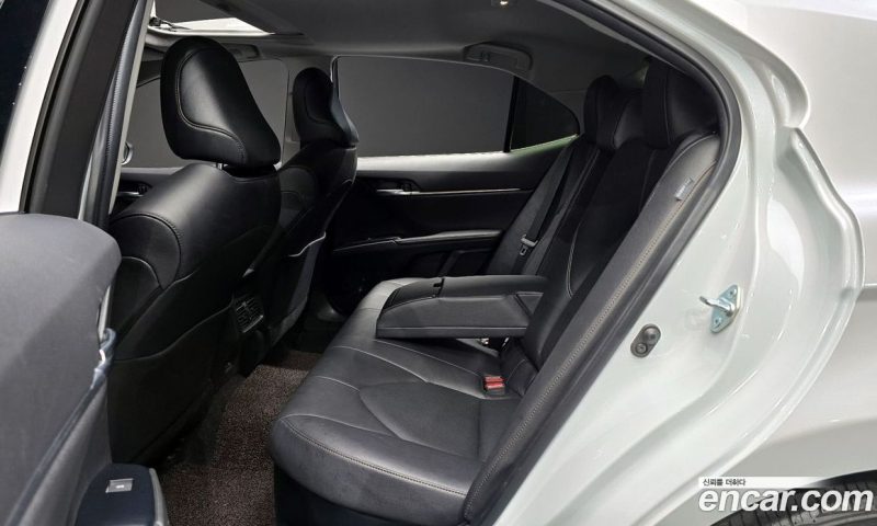 Toyota Camry 2.5 XLE Hybrid