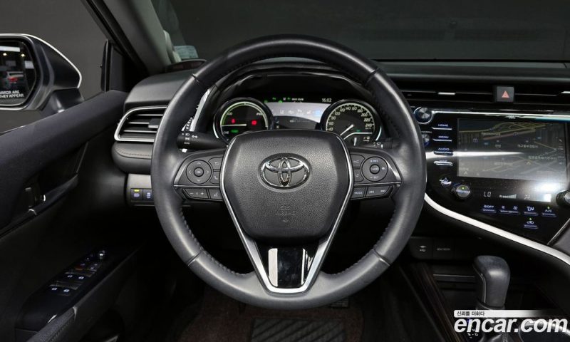 Toyota Camry 2.5 XLE Hybrid