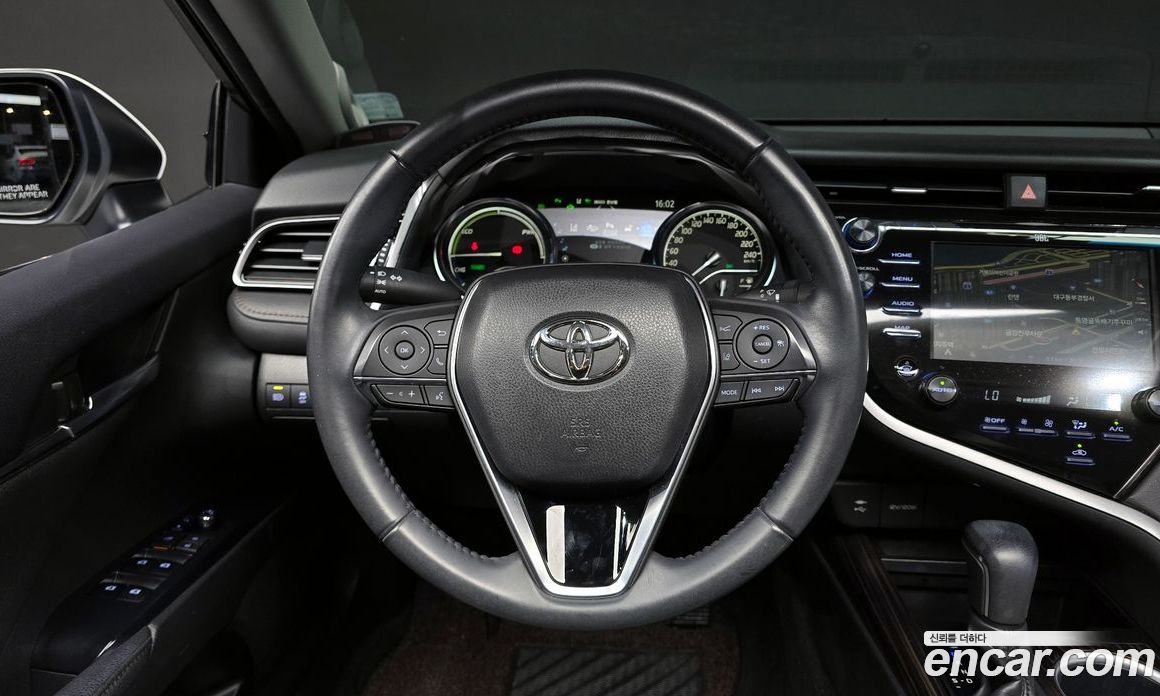 Toyota Camry 2.5 XLE Hybrid