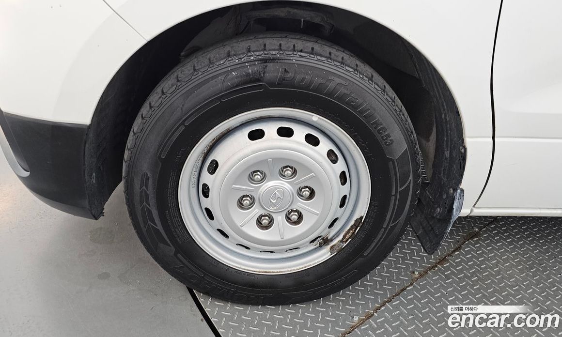 Hyundai Starex Van 3-Seater