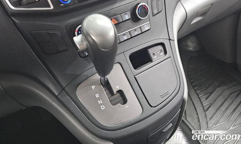 Hyundai Starex Van 3-Seater
