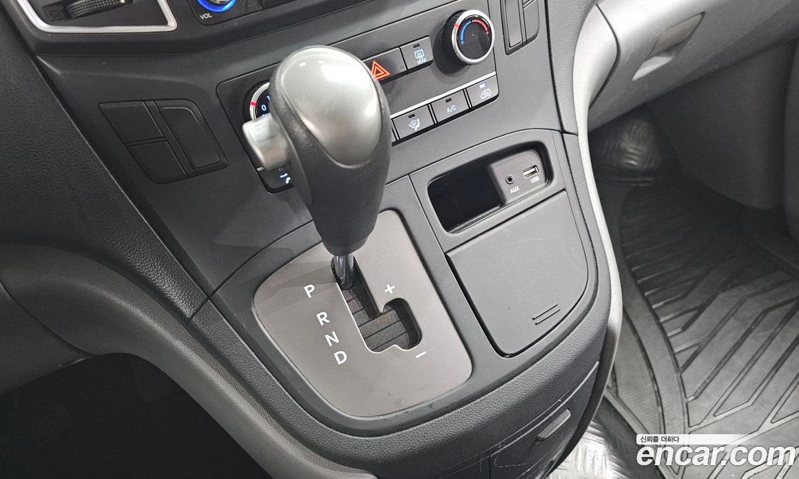 Hyundai Starex Van 3-Seater