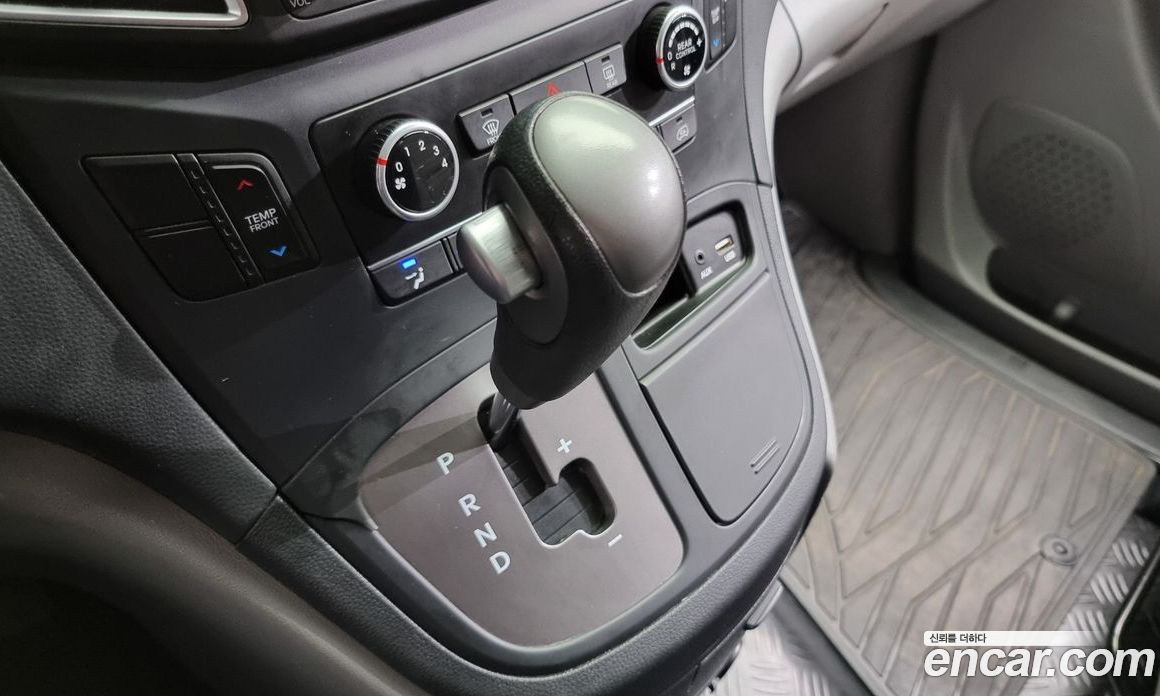 Hyundai Starex Wagon 12-Seater