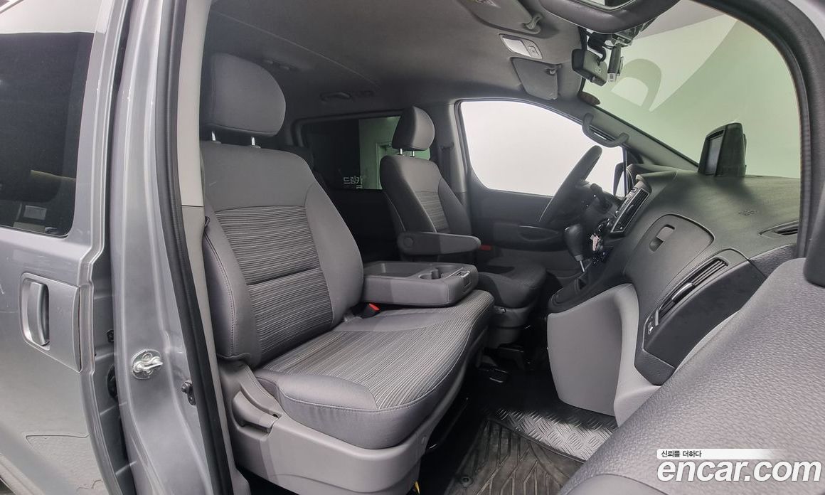 Hyundai Starex Wagon 12-Seater