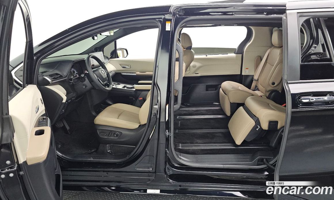 Toyota Sienna 2.5 Hybrid 2WD