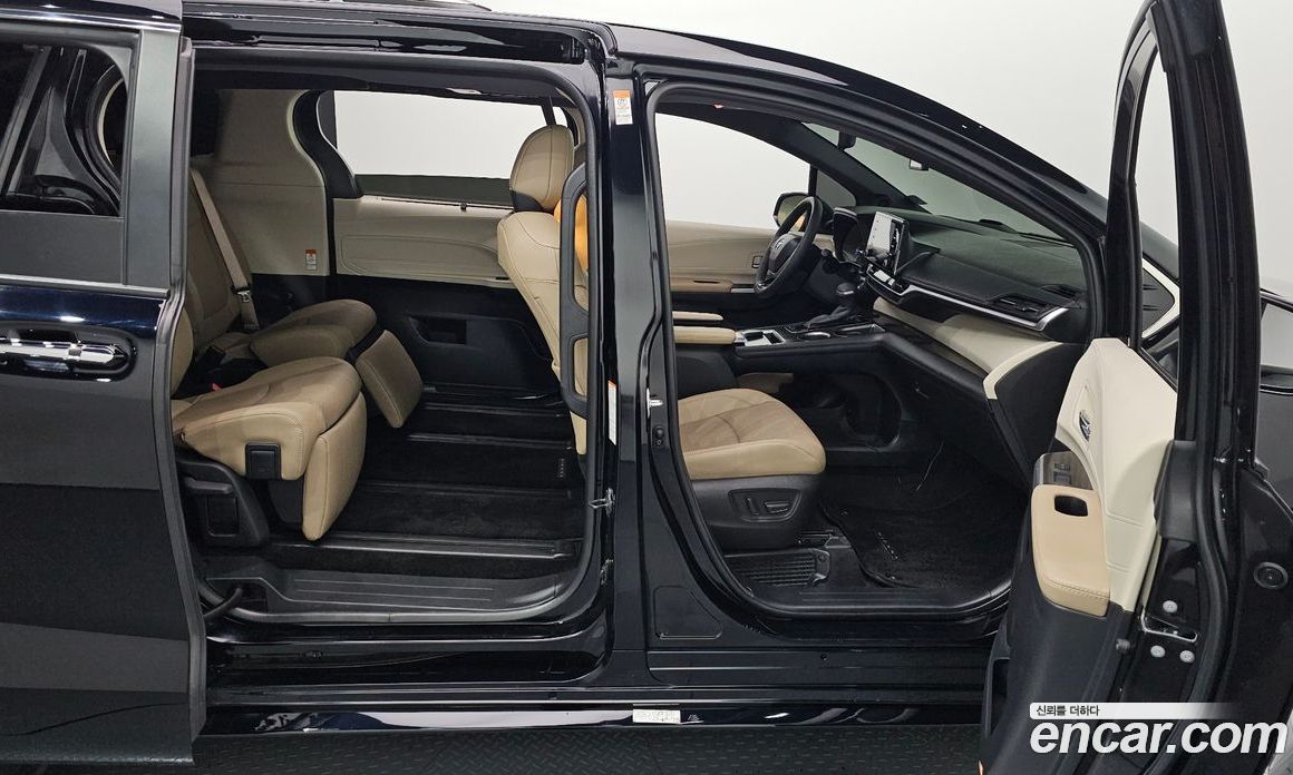 Toyota Sienna 2.5 Hybrid 2WD