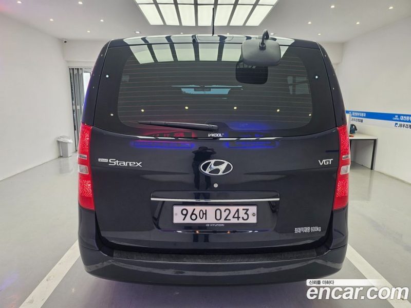 Hyundai Starex Van 5-Seater