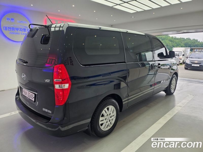 Hyundai Starex Van 5-Seater
