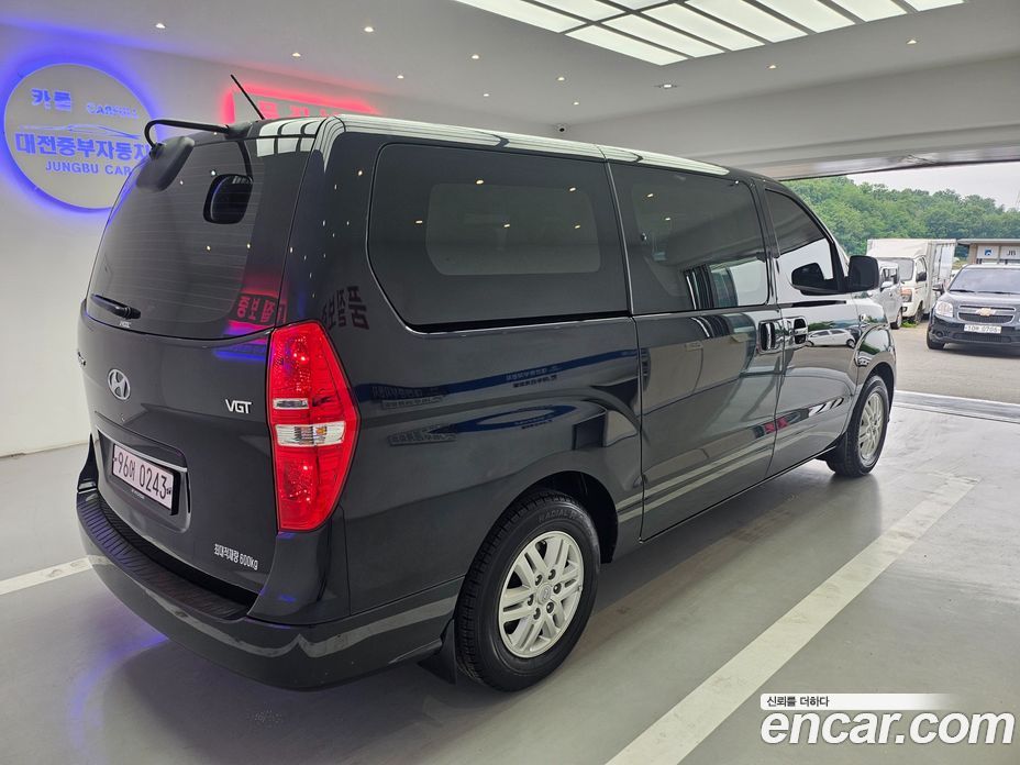 Hyundai Starex Van 5-Seater