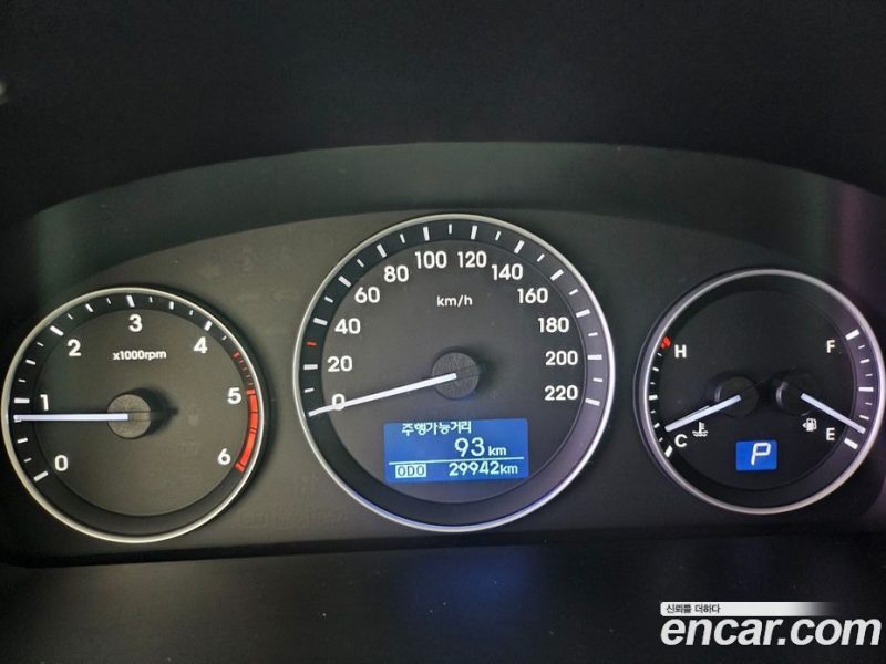 Hyundai Starex Van 5-Seater