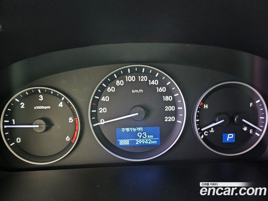 Hyundai Starex Van 5-Seater