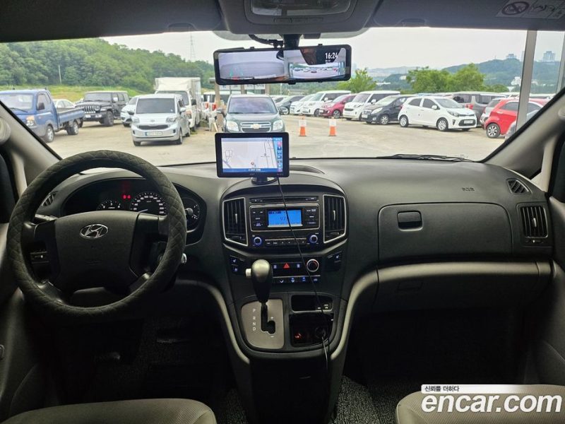 Hyundai Starex Van 5-Seater