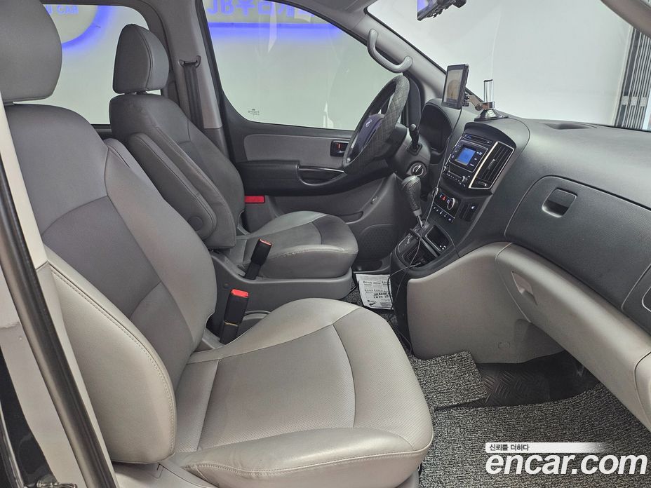 Hyundai Starex Van 5-Seater