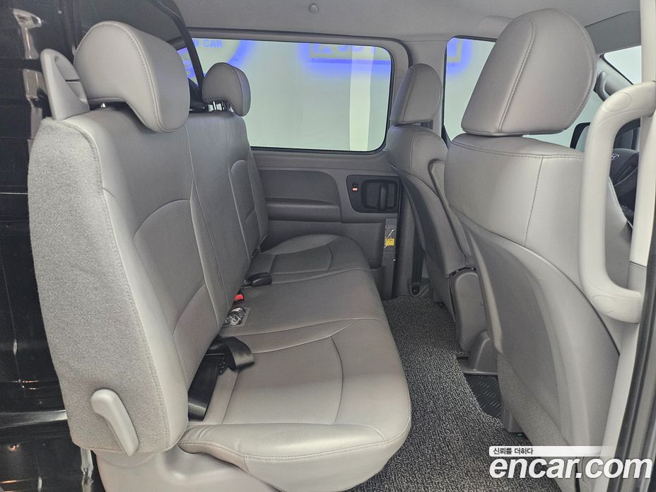 Hyundai Starex Van 5-Seater