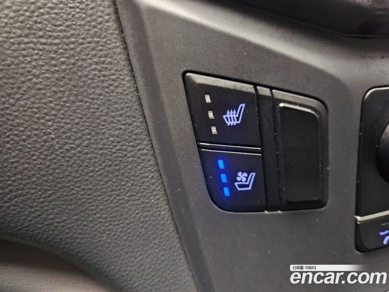 Hyundai Starex Van 5-Seater