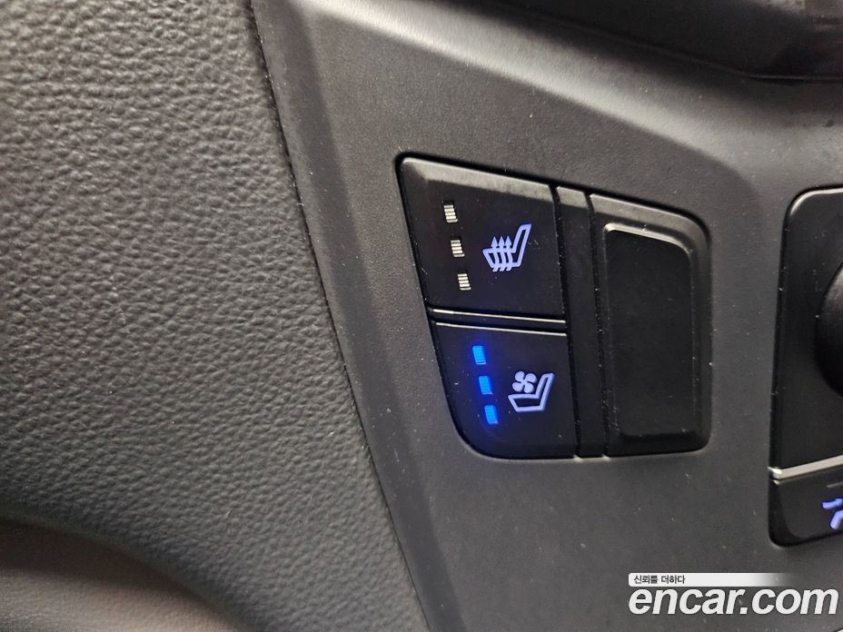 Hyundai Starex Van 5-Seater