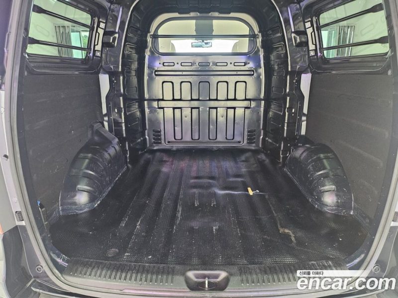 Hyundai Starex Van 5-Seater