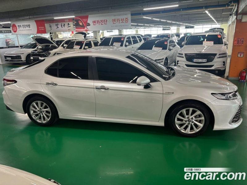 Toyota Camry 2.5 LE Hybrid