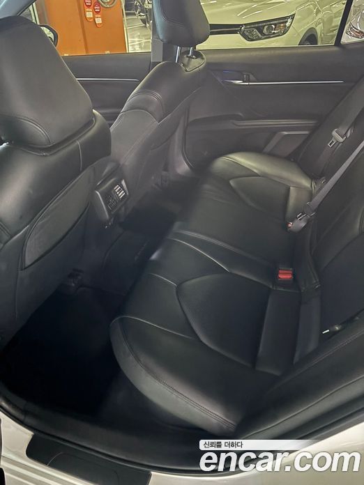 Toyota Camry 2.5 LE Hybrid