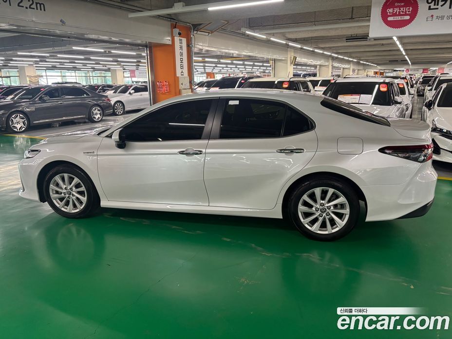 Toyota Camry 2.5 LE Hybrid
