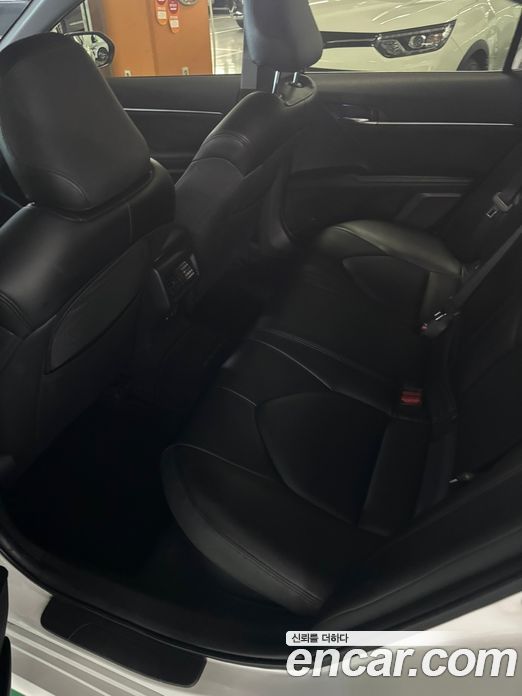 Toyota Camry 2.5 LE Hybrid
