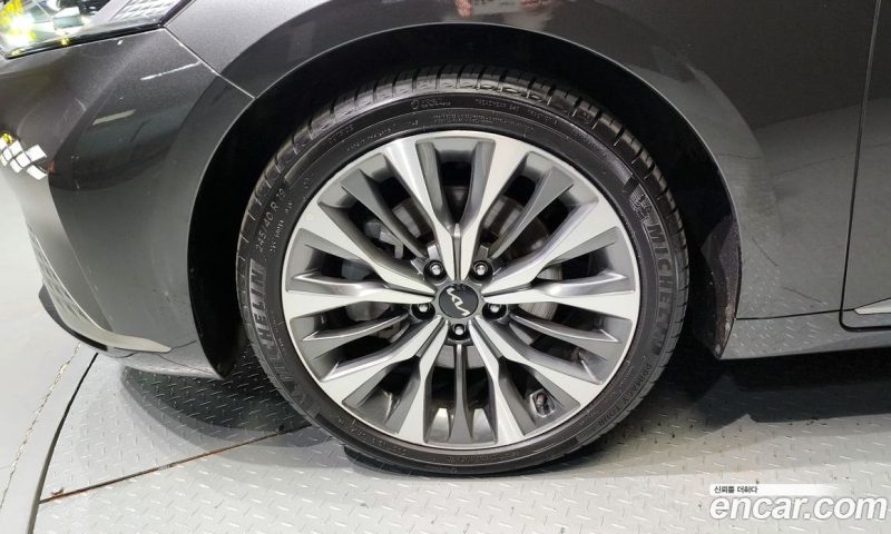 Kia K8 2.5 Gasoline 2WD