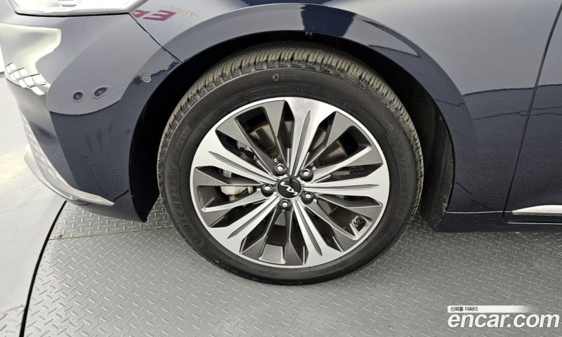 Kia K8 2.5 Gasoline 2WD
