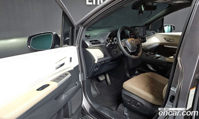 Toyota Sienna 2.5 Hybrid 2WD