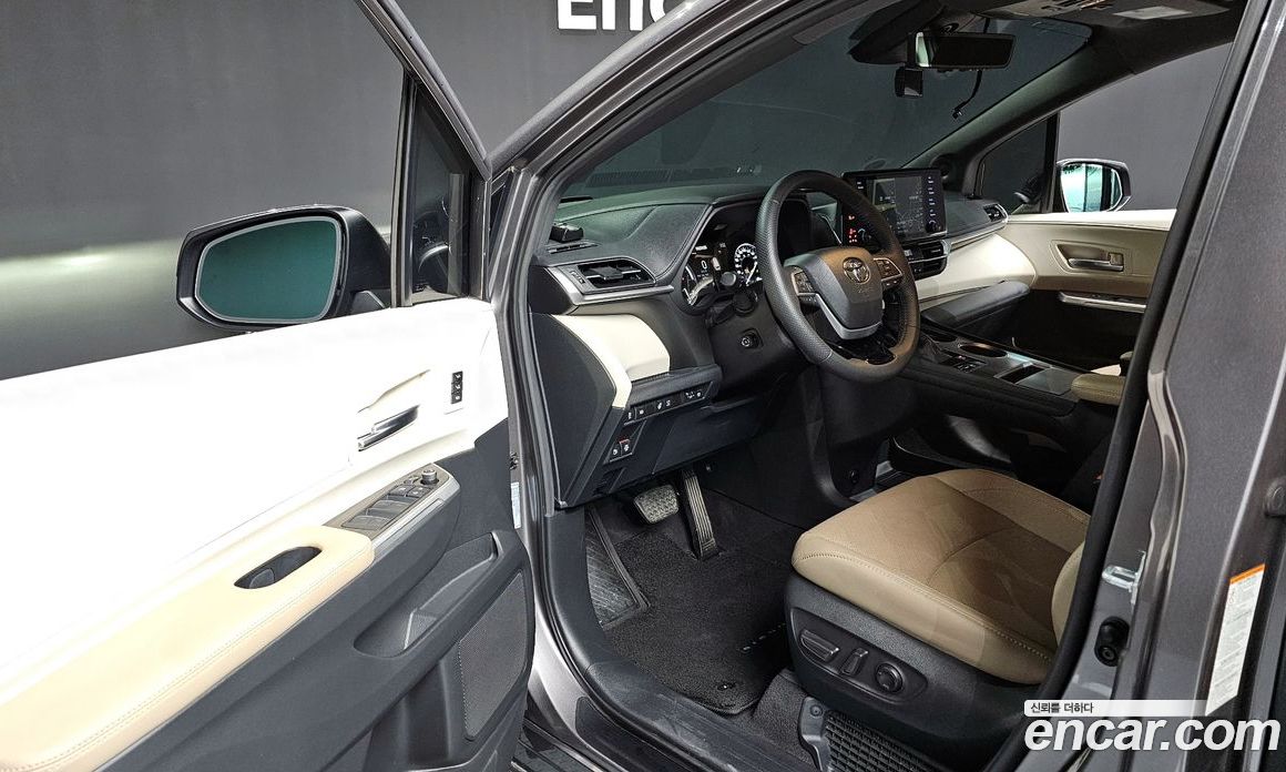 Toyota Sienna 2.5 Hybrid 2WD
