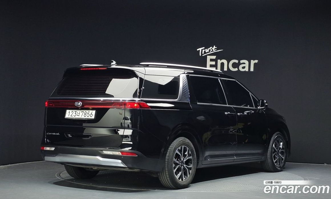 Kia Carnival 9-Seater Noblesse