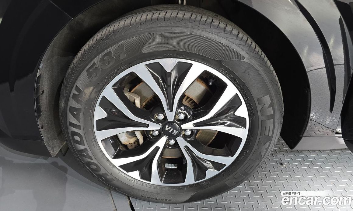 Kia Carnival 9-Seater Noblesse