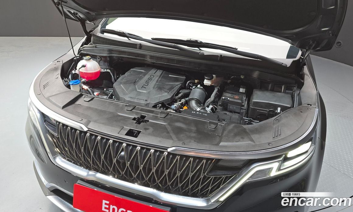 Kia Carnival 9-Seater Noblesse