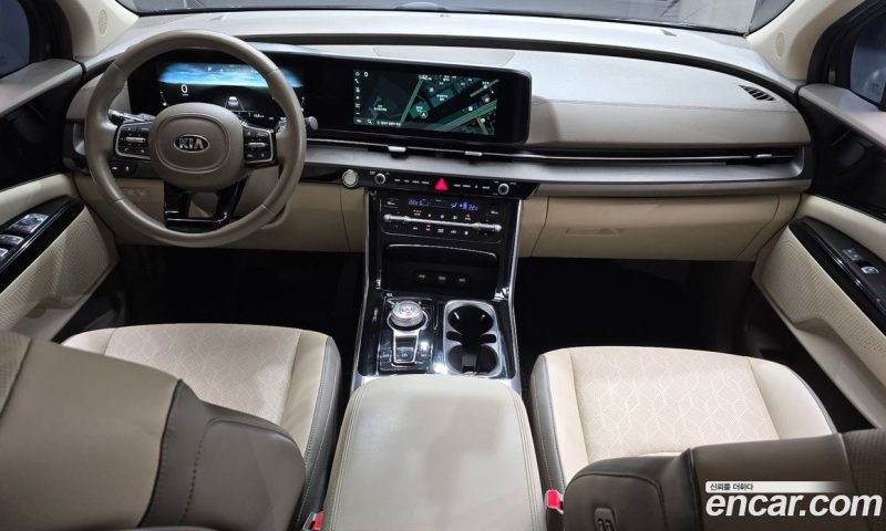 Kia Carnival 9-Seater Noblesse