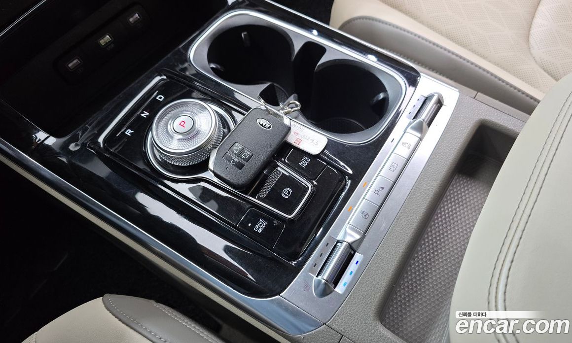 Kia Carnival 9-Seater Noblesse