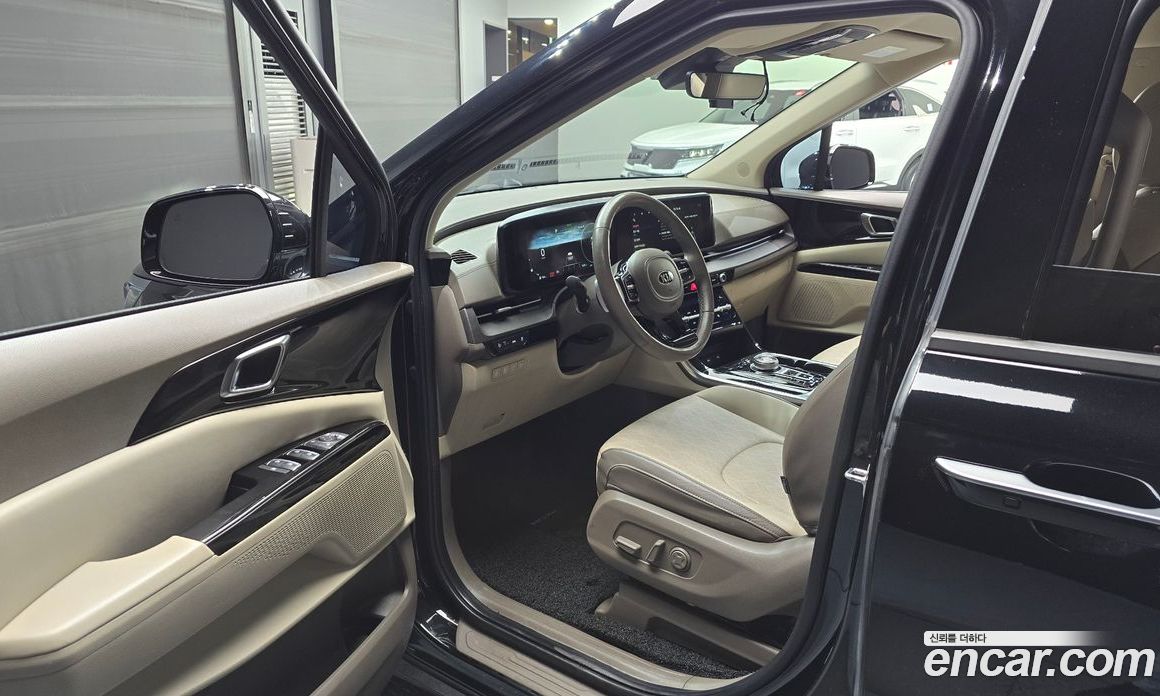 Kia Carnival 9-Seater Noblesse